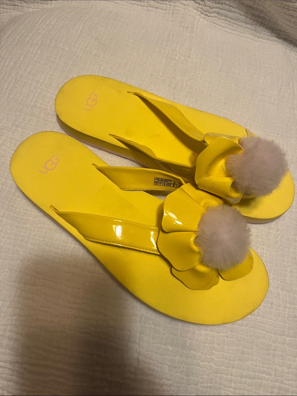 UGG Women’s Bright Yellow Pom Flower Flip Flop Sandals size 5